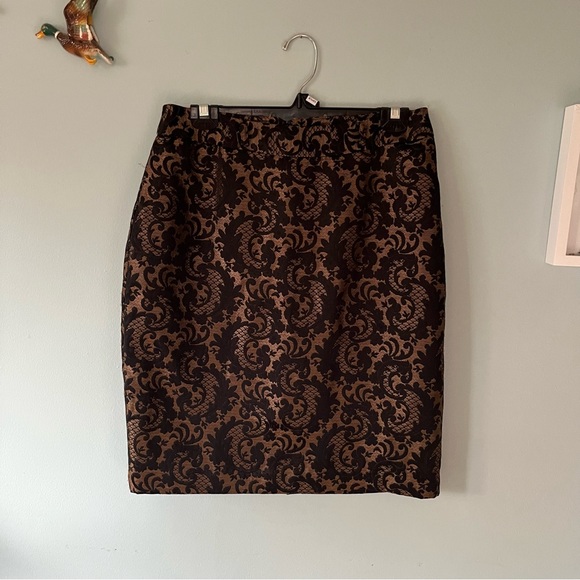 Ornamental Lace Pencil Skirt - Picture 8 of 11